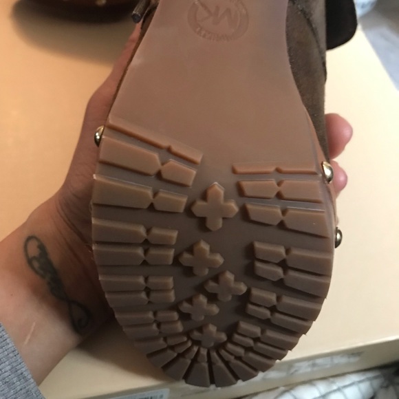 Brand new. Never worn. Not my style anymore. - Picture 4 of 6